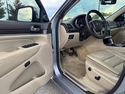 Used 2019 Jeep Grand Cherokee Overland RWD image 15