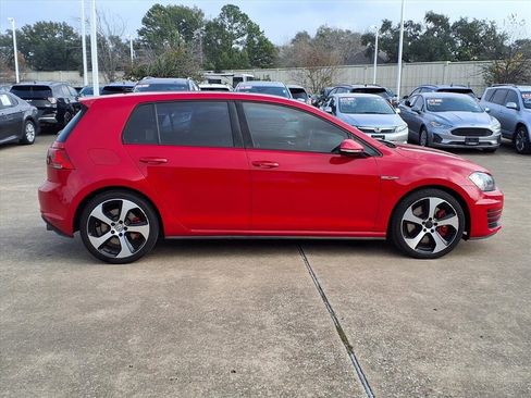 Used 2017 Volkswagen GTI SE image 28