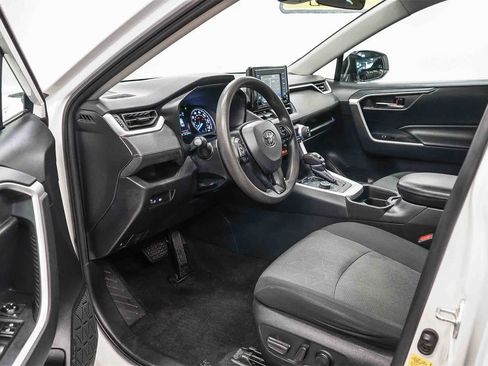 Used 2020 Toyota RAV4 XLE image 17