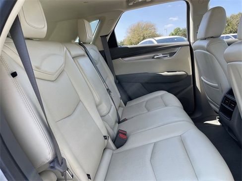 Used 2018 Cadillac XT5 Luxury w/ Driver Awareness Package image 28