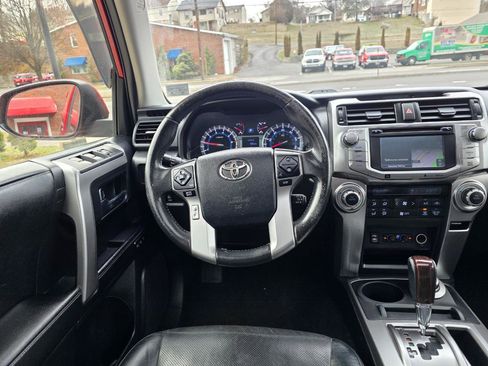 Used 2014 Toyota 4Runner Limited image 19