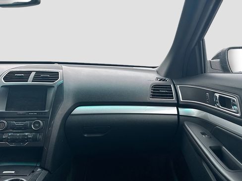 Used 2016 Ford Explorer XLT w/ Equipment Group 201A AWD/4WD image 21