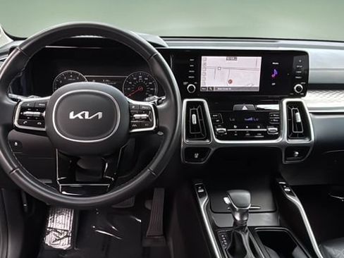 Used 2023 Kia Sorento S w/ Panoramic Sunroof Package FWD image 10
