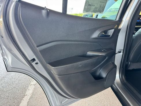 Used 2024 Chevrolet Trax LT FWD image 17