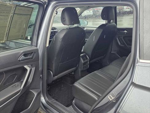 Used 2022 Volkswagen Tiguan SE AWD/4WD image 15