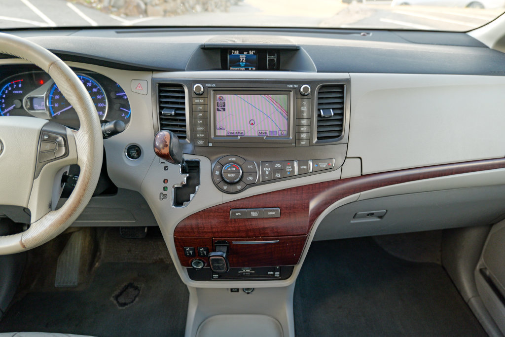 Used 2011 Toyota Sienna XLE w/ Premium Pkg FWD image 43