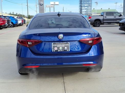 Used 2022 Alfa Romeo Giulia Ti image 8