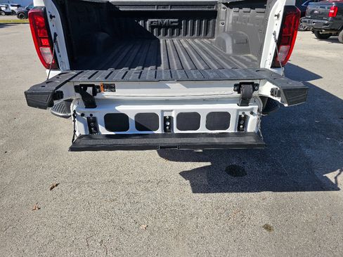 Used 2023 GMC Sierra 2500 SLE w/ SLE Convenience Package image 13