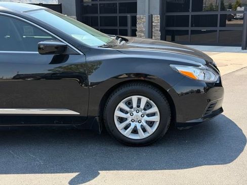 Used 2016 Nissan Altima 2.5 S w/ Power Driver Seat Package FWD image 3