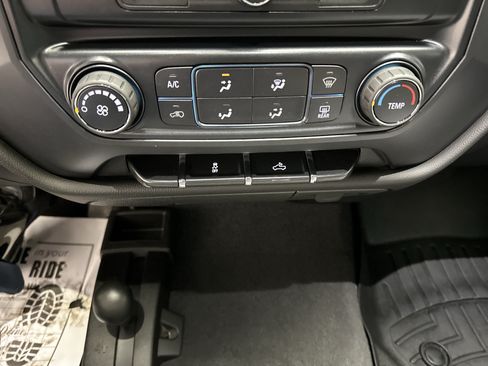 Used 2018 Chevrolet Silverado 1500 Custom w/ Custom Value Package AWD/4WD image 29