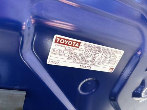 Certified 2025 Toyota Tacoma SR5 AWD/4WD image 10