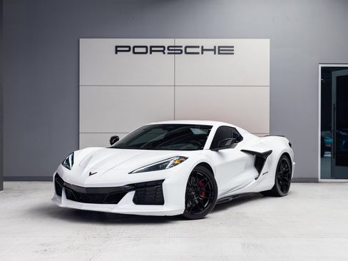 Used 2025 Chevrolet Corvette Z06 w/ Battery Protection Package image 1