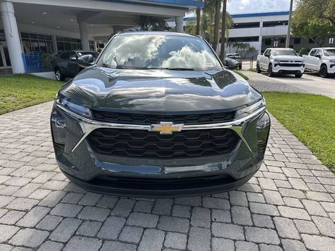 Used 2025 Chevrolet Trax LS w/ LS Convenience Package FWD image 19