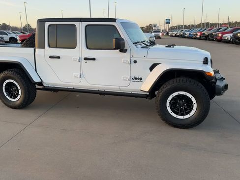New 2025 Jeep Gladiator Sport image 9