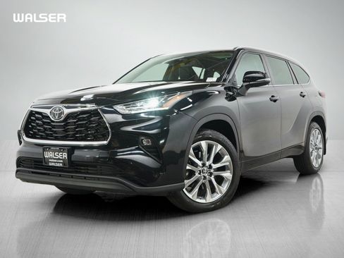 Used 2024 Toyota Highlander Limited AWD/4WD image 1