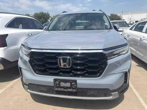 Used 2025 Honda Pilot Elite image 2