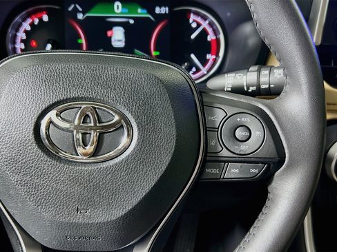 Used 2025 Toyota RAV4 XLE Premium FWD image 19