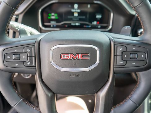 Used 2025 GMC Sierra 1500 AT4 w/ Technology Package AWD/4WD image 18