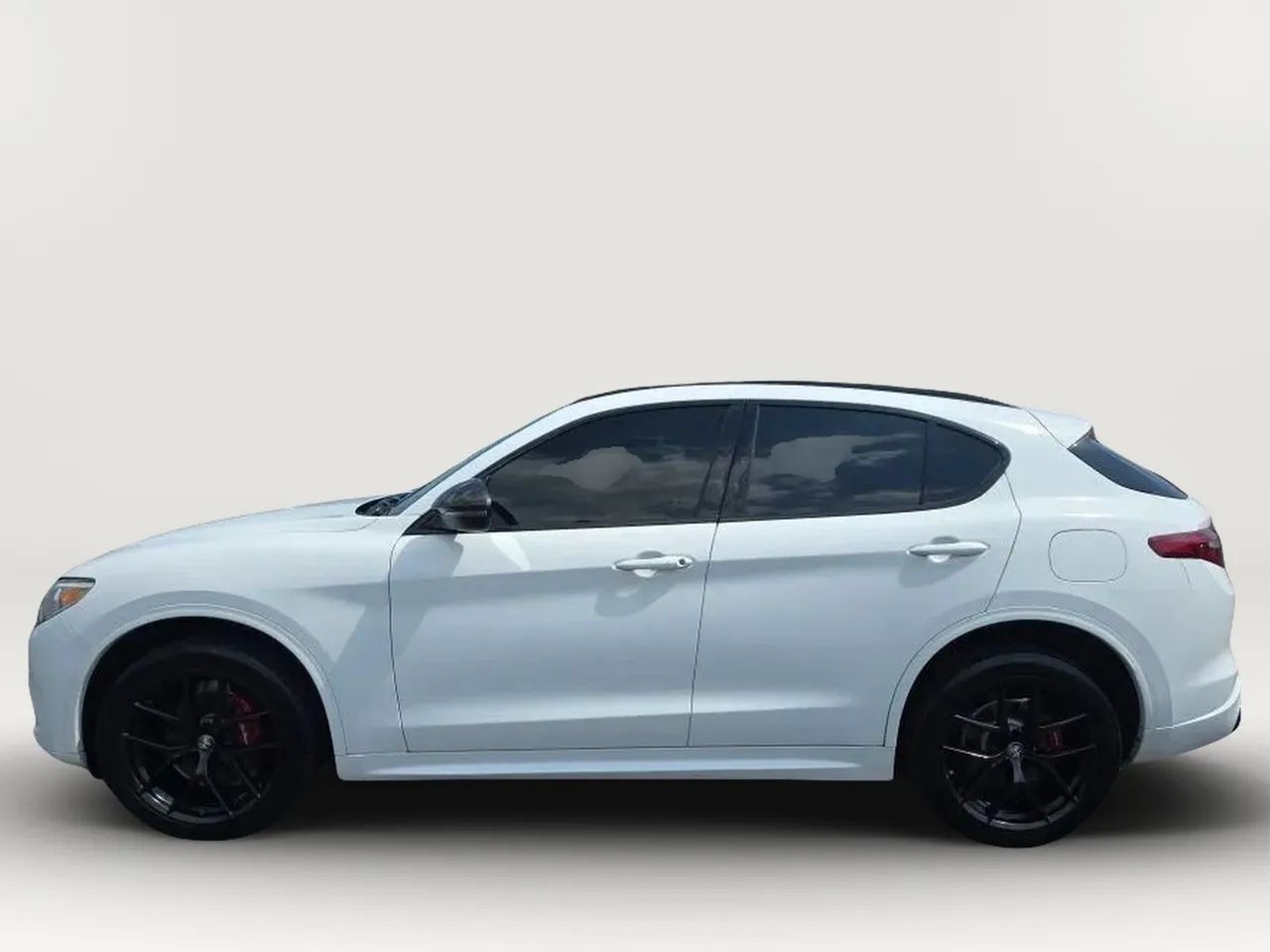 Used 2020 Alfa Romeo Stelvio Ti Sport w/ Quick Order Package 22S Sport AWD/4WD image 5