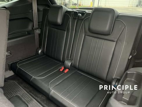 Used 2024 Volkswagen Tiguan SE R-Line image 29