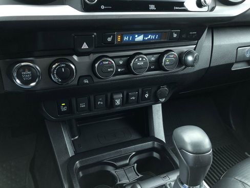 Used 2020 Toyota Tacoma 4x4 Double Cab image 22