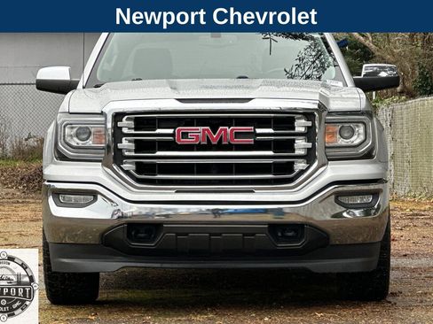 Used 2018 GMC Sierra 1500 SLT w/ SLT Premium Package image 10