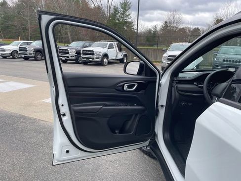 Used 2024 Jeep Compass Trailhawk image 25