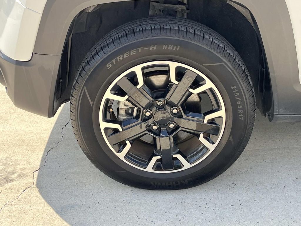 Used 2023 Jeep Renegade Latitude AWD/4WD image 9