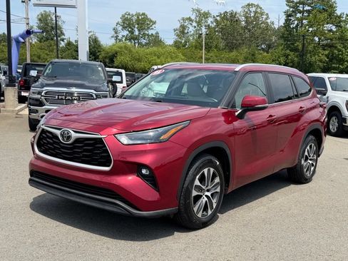 Used 2023 Toyota Highlander XLE FWD image 9
