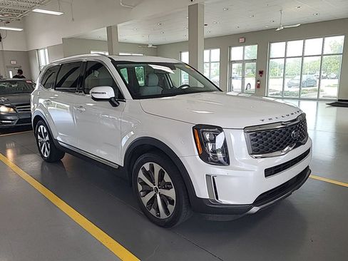 Used 2021 Kia Telluride EX w/ EX Premium Package FWD image 2