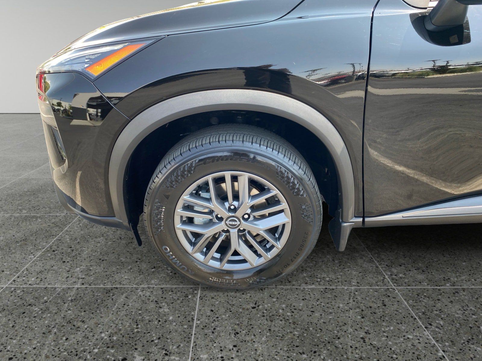 Used 2025 Nissan Rogue S FWD image 14
