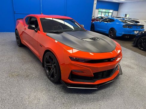 Used 2021 Chevrolet Camaro SS RWD image 4