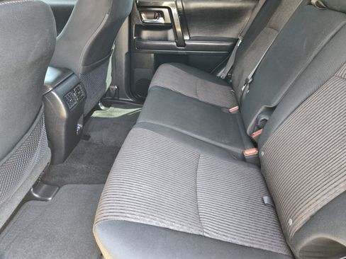 Used 2022 Toyota 4Runner TRD Off-Road AWD/4WD image 28