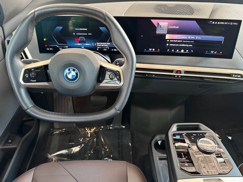 Used 2024 BMW iX xDrive50 w/ Premium Package AWD/4WD image 18