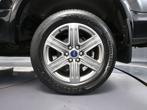 Used 2018 Ford F150 XLT w/ Equipment Group 302A Luxury AWD/4WD image 16