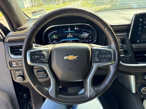Used 2022 Chevrolet Suburban LT w/ LT Signature Package image 13
