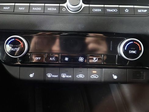 Used 2025 Hyundai Elantra Limited FWD image 48