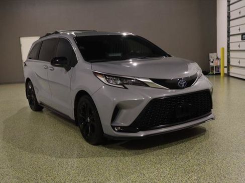 Used 2023 Toyota Sienna XSE FWD image 1