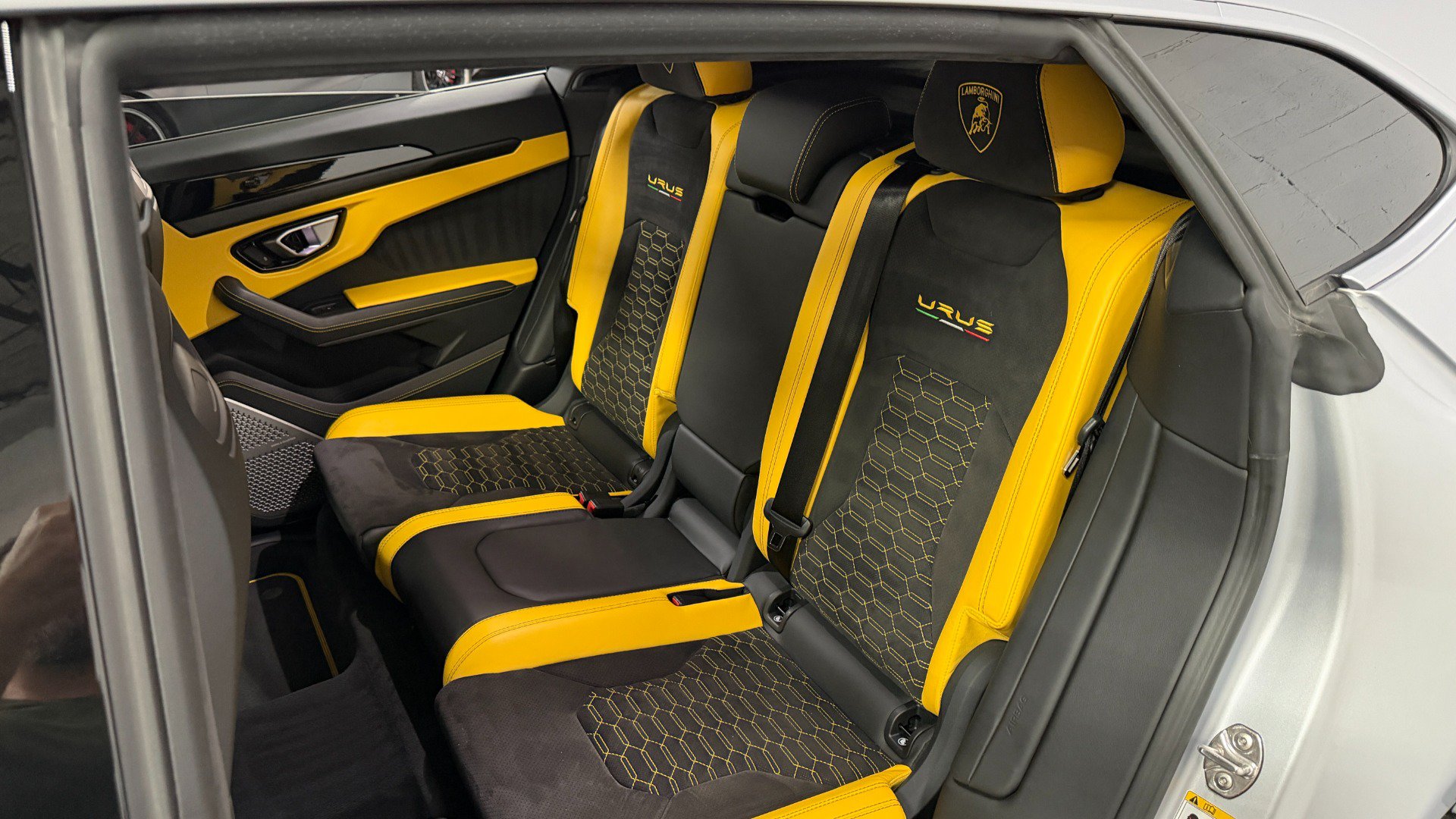 Used 2022 Lamborghini Urus AWD/4WD image 53