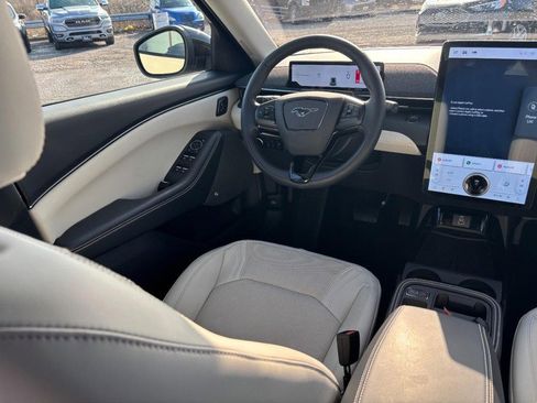 Used 2025 Ford Mustang Mach-E Premium image 13