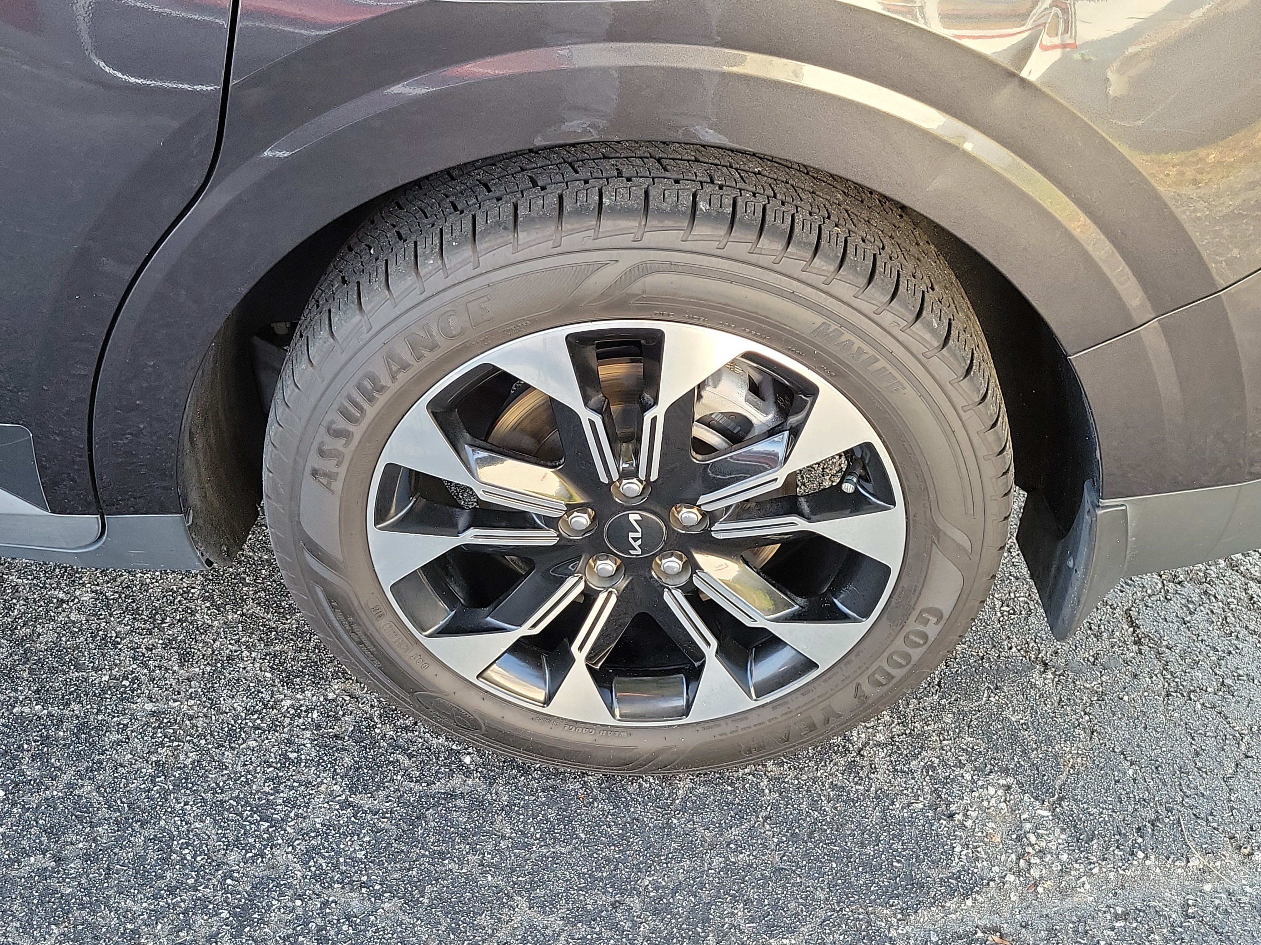 Certified 2023 Kia Carnival EX FWD image 40