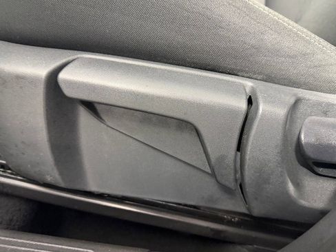 Used 2023 Nissan Rogue S image 22