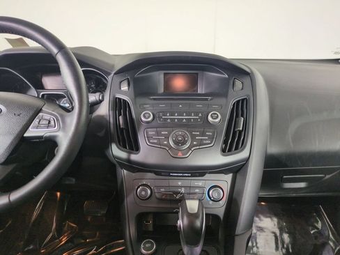 Used 2015 Ford Focus SE w/ SE Cold Weather Package FWD image 19