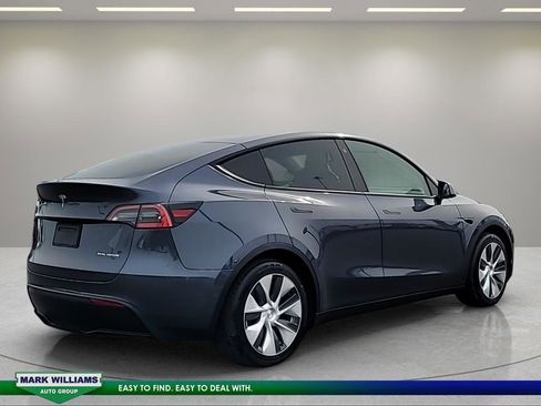 Used 2021 Tesla Model Y Long Range image 4