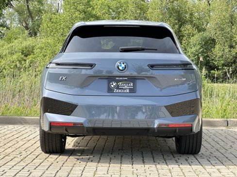 Used 2025 BMW iX xDrive50 w/ Sport Package image 7