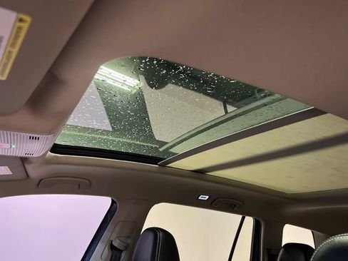 Certified 2024 Volkswagen Atlas SE w/ Panoramic Sunroof Package FWD image 29