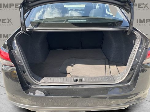 Used 2025 Nissan Versa SV image 25