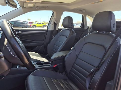 Used 2024 Volkswagen Jetta SE FWD image 21
