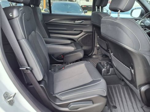 Used 2024 Jeep Grand Cherokee L Laredo RWD image 19