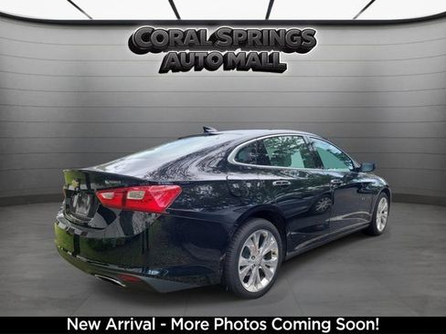 Used 2017 Chevrolet Malibu Premier w/ Driver Confidence Package FWD image 4